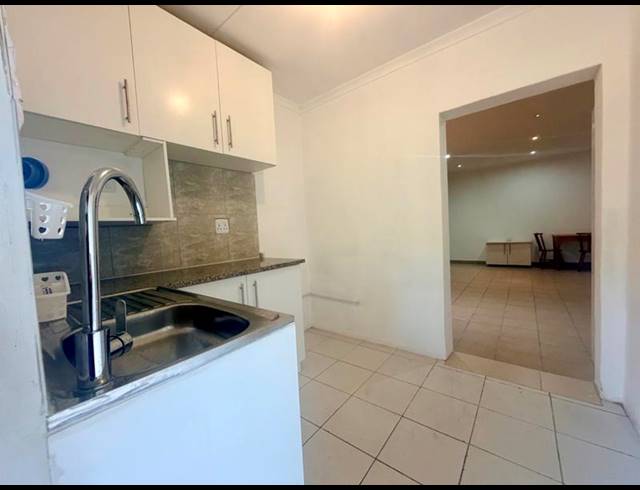 1 BEDROOM PROPERTY TO RENT IN COWIES HILL